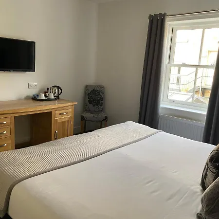 The Three Horseshoes Hotel-3