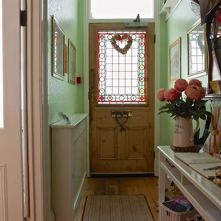 Chiltern Guest House-3