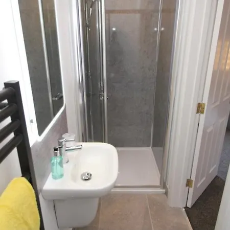 Guest Rooms @ 128-2