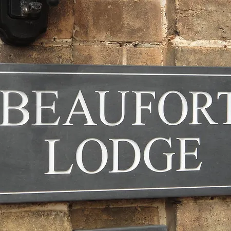 Beaufort Lodge - Central Location & Free Parking-3