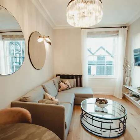 Ch1 Boutique Stays - Queen Suite-2