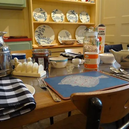 Heyford House Bed & Breakfast-3