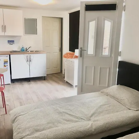 Martindale Room Free Parking-2