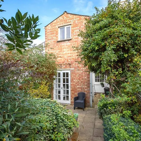 Curb Properties - Sandford Street - Town Centre Chic Home-3