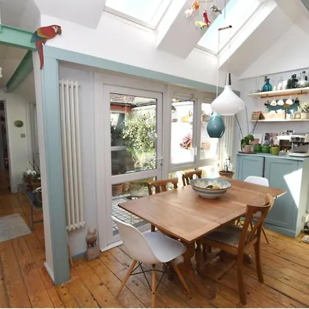 Stylish 3 Bed House With Parking In Bermondsey, Se1-2