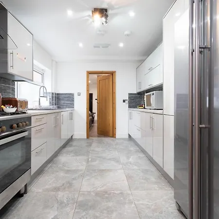 Luxury Townhouse - Edgbaston - Parking - Smart Tv - Fast Wifi - 7 Bedrooms - 16 People - Top Rated-3