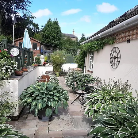 Holly Lodge-3