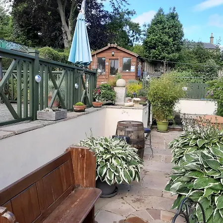 Holly Lodge-2