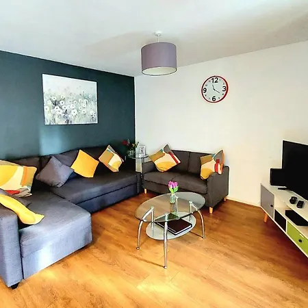 Milton House: 3-Bed Home with Free Wi-Fi and Parking in Newcastle-3