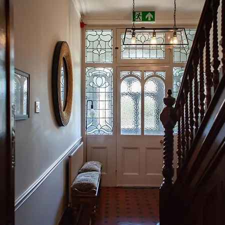 Oaklands Guest House-3