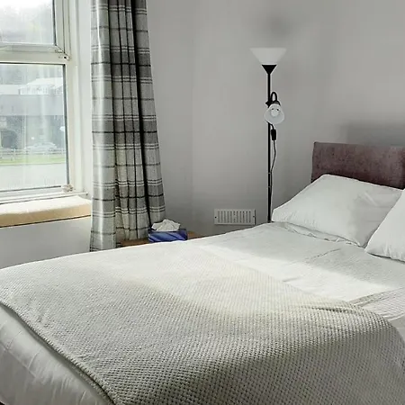Queens Rooms-3
