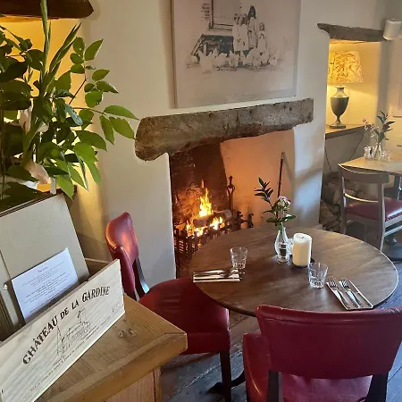The Swan Inn Swinbrook-3