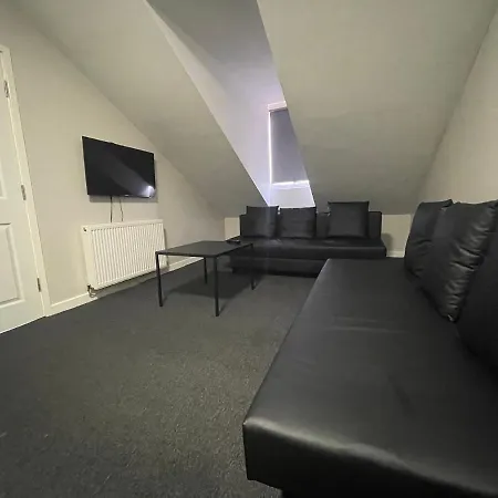 Mays Apartments - 102 Mill Street, Free Parking, 2 Minute Walk To Baltic Market And City Centre - Apartments Sleep 1-10 Guests-3