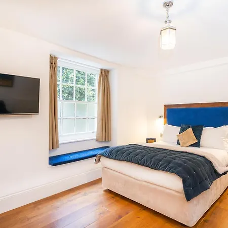 Berkeley Suites-3