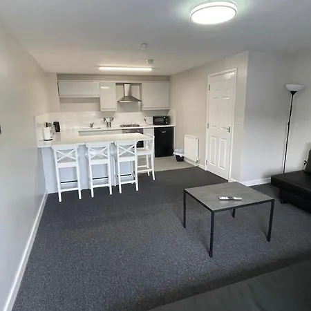 Mays Apartments - 102 Mill Street, Free Parking, 2 Minute Walk To Baltic Market And City Centre - Apartments Sleep 1-10 Guests-2