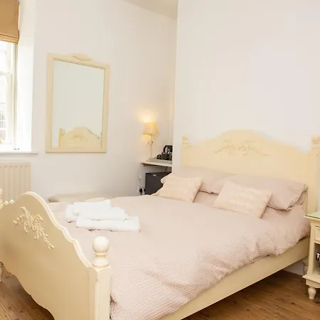 Parade School Guest Rooms-3