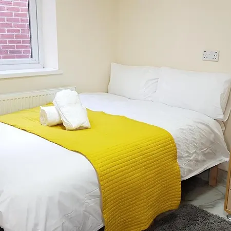 Double Ensuite Rooms Near City Centre-3