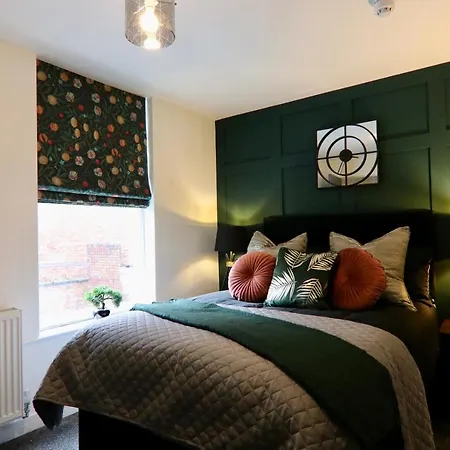 Boutique 5 Bed Home On Birdwell Road - Free Parking-3