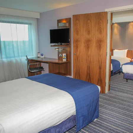 Holiday Inn Express London Heathrow T5 By Ihg-2