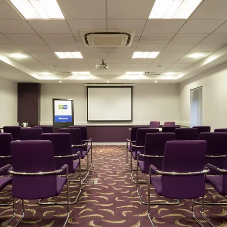 Holiday Inn Express Dunstable By Ihg-3