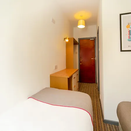 Alumhurst Hotel-3