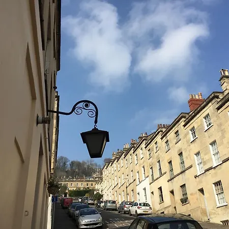 Quiet Lower Floor 2 Bed City Apartment With Private Patio Garden-2