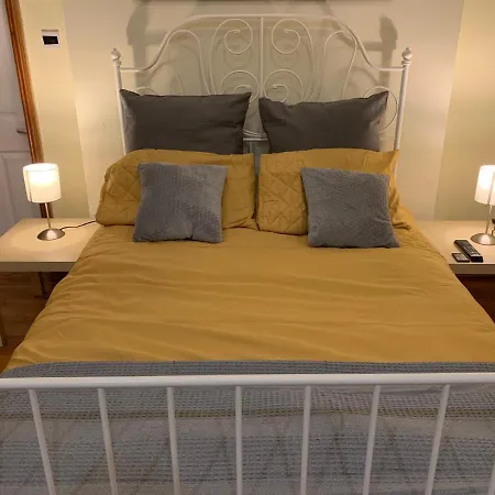 Erin Court Mansions - Rm14-2