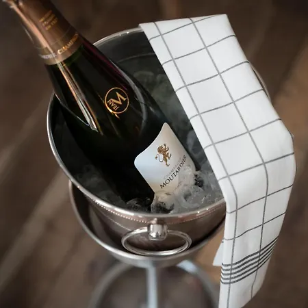The White Swan Hotel Bar & Restaurant-3