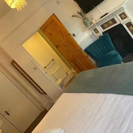 A & B Guest House Cambridge-3