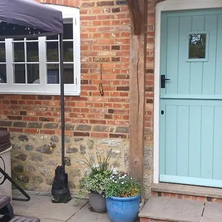 The Annexe With Hot Tub-3