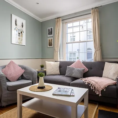 Curb Properties - Sandford Street - Town Centre Chic Home-2