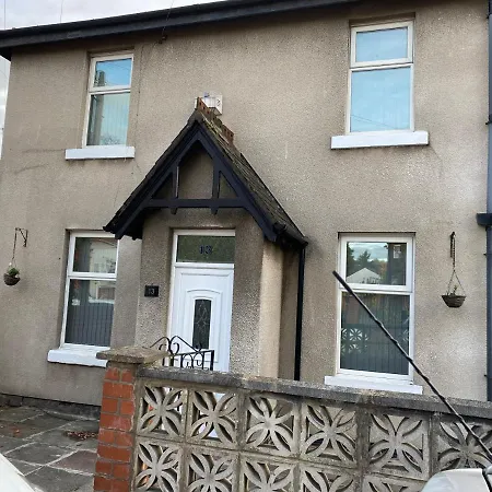 Double Bedroom In Manchester M19, Rm3 Double Bed-2