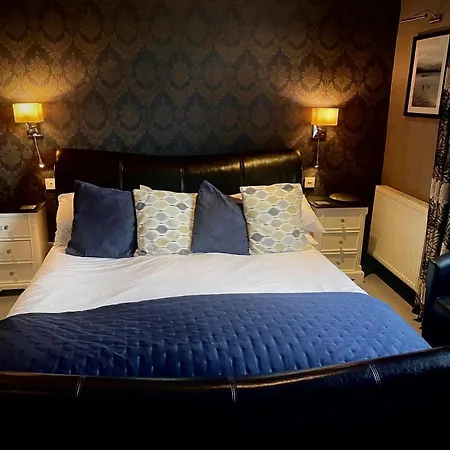 Glenville House: Adults-Only Retreat with Health Club Access-2