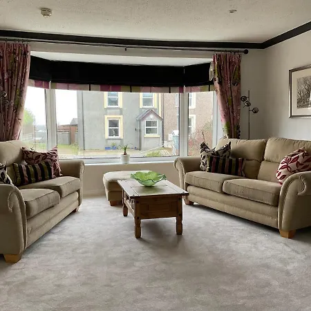 Ramsey House - Luxury Licensed B&B - Parking And Guest Lounge-3