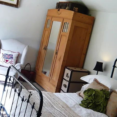 Fuchsia Bank Cottage-2