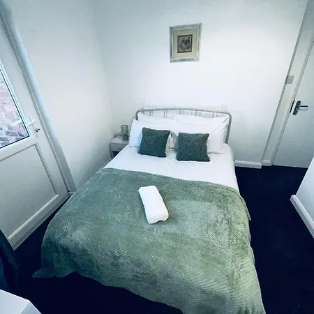 Stylish Town House - Modern Double Room - 2-2