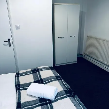 Stylish Town House - Modern Double Room - 1-2