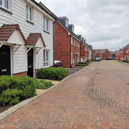 Langley Haven - 3 Bedroom House-2