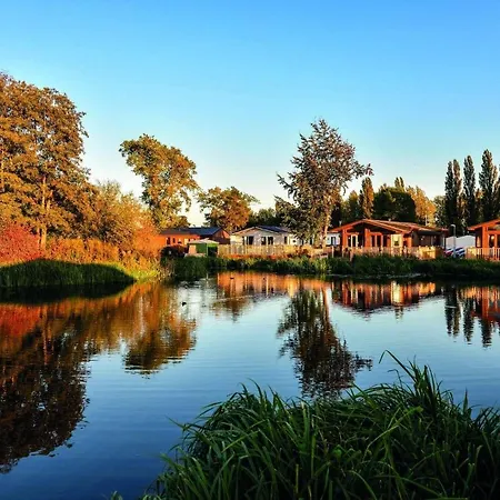 Impeccable 3 Bedroom Lodge, Pet Friendly-2