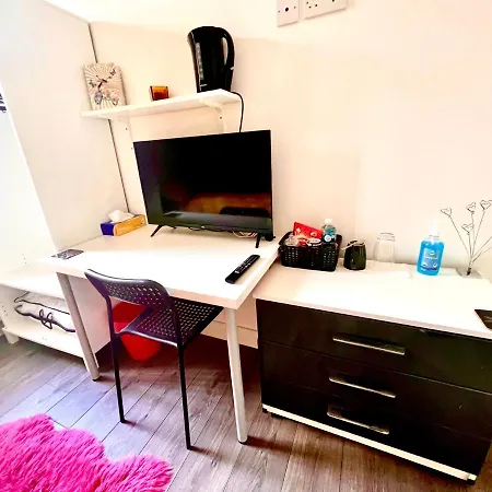 Deluxe En-Suite Room In Cv1-3