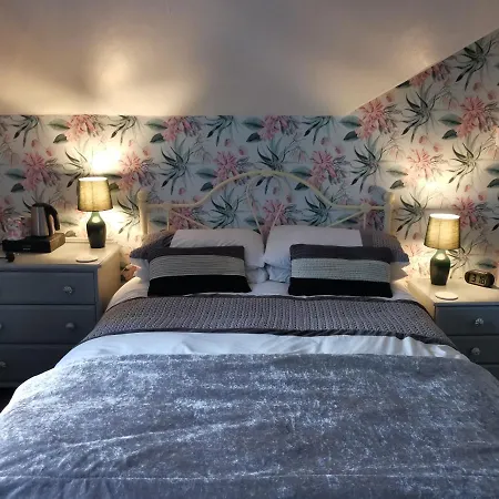 Brooklands Guest House-3
