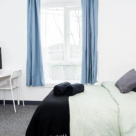 Shirley House 3, Guest House, Self Catering, Self Check In With Smart Locks, Use Of Fully Equipped Kitchen, Close To City Centre, Ideal For Longer Stays, Walking Distance To Bat, 20 Min Drive To Fawley Refinery, Excellent Transport Links-3