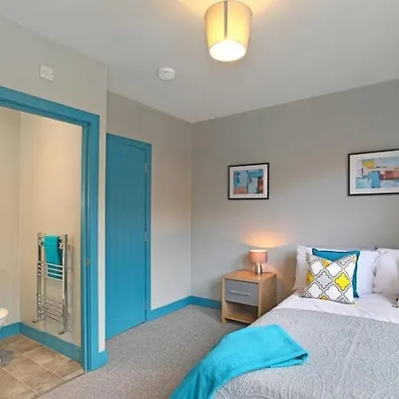 Elland Road Guesthouse-3