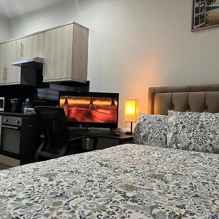 Mia Residence - Entire Studio Apartment - City View - London - Next To Ealing Broadway Station-2
