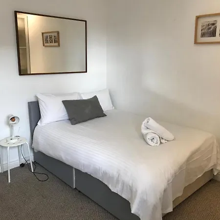 21 Hampton Gardens-2