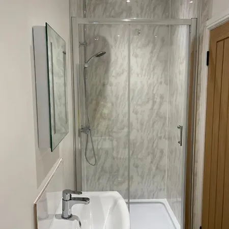 Lovely Room In Bristol 5-2
