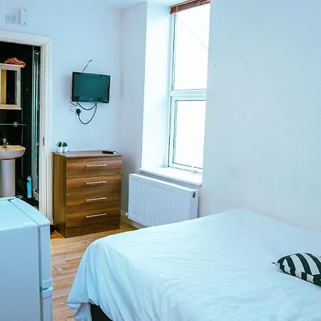 412B Westgate Room 4-3
