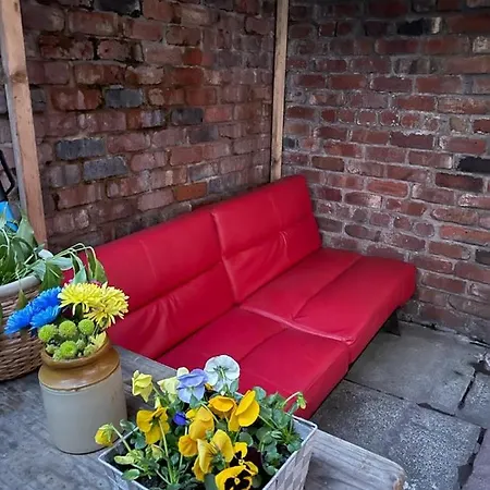 Room In Family Home Near Penny Lane Liverpool-3