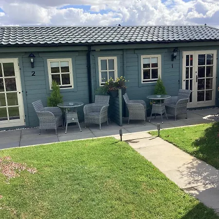 Auchenlea Lodges-2