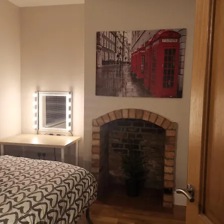 Derby Pride Park 3 Bedrooms 5 Beds Contractors Family Group Stay- Free Parking-3